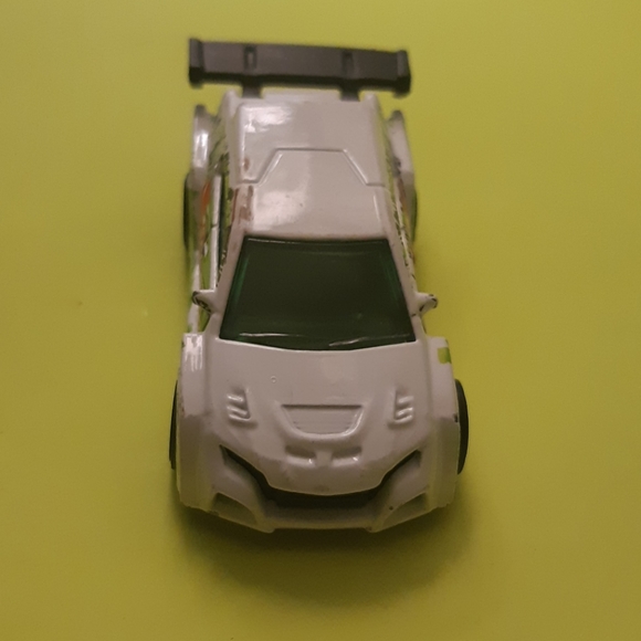 2012 Hot wheels loop coup Diecast 1:64| 8/10 - Picture 3 of 7